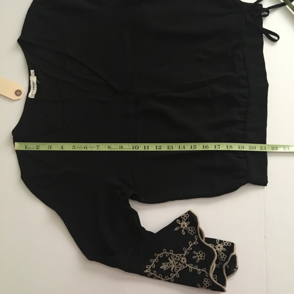 Blu Pepper Wrapped Front embroidered top Size L - Picture 8 of 8